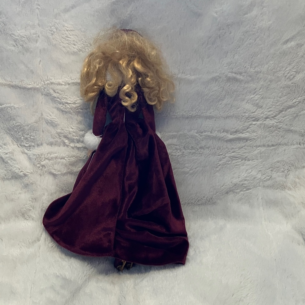 2000 Mattel Victorian Ice Skater Barbie Doll Special Edition doll - Picture 2 of 9